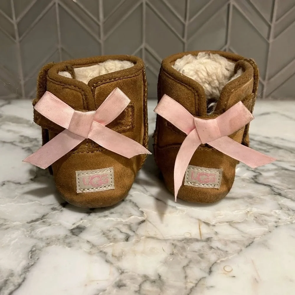 $18 ADD ON Jesse Bow Ugg booties‎ 2-3c 2c 3c bow shearling baby girl